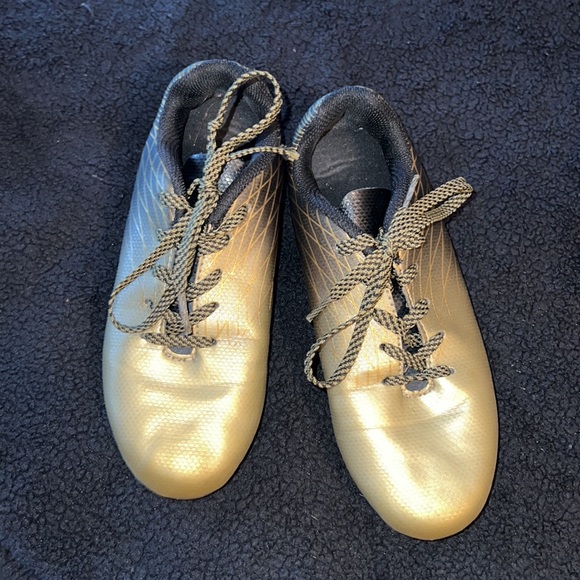 Youth soccer cleats - Picture 2 of 5